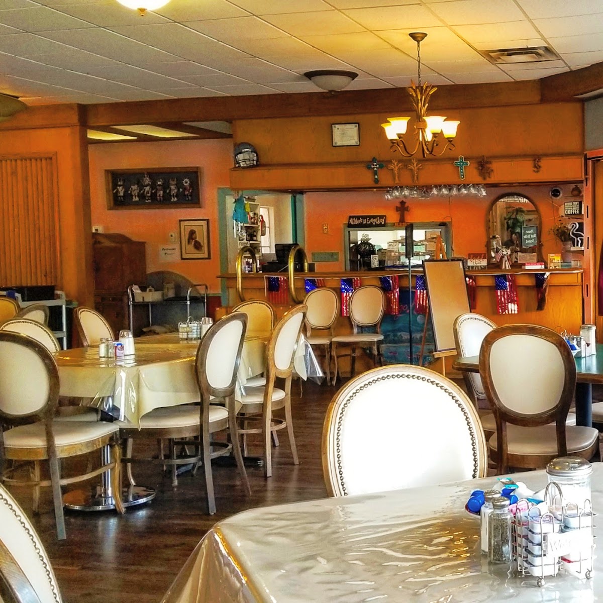 Hillcrest Restaurant And Trading Post Saloon